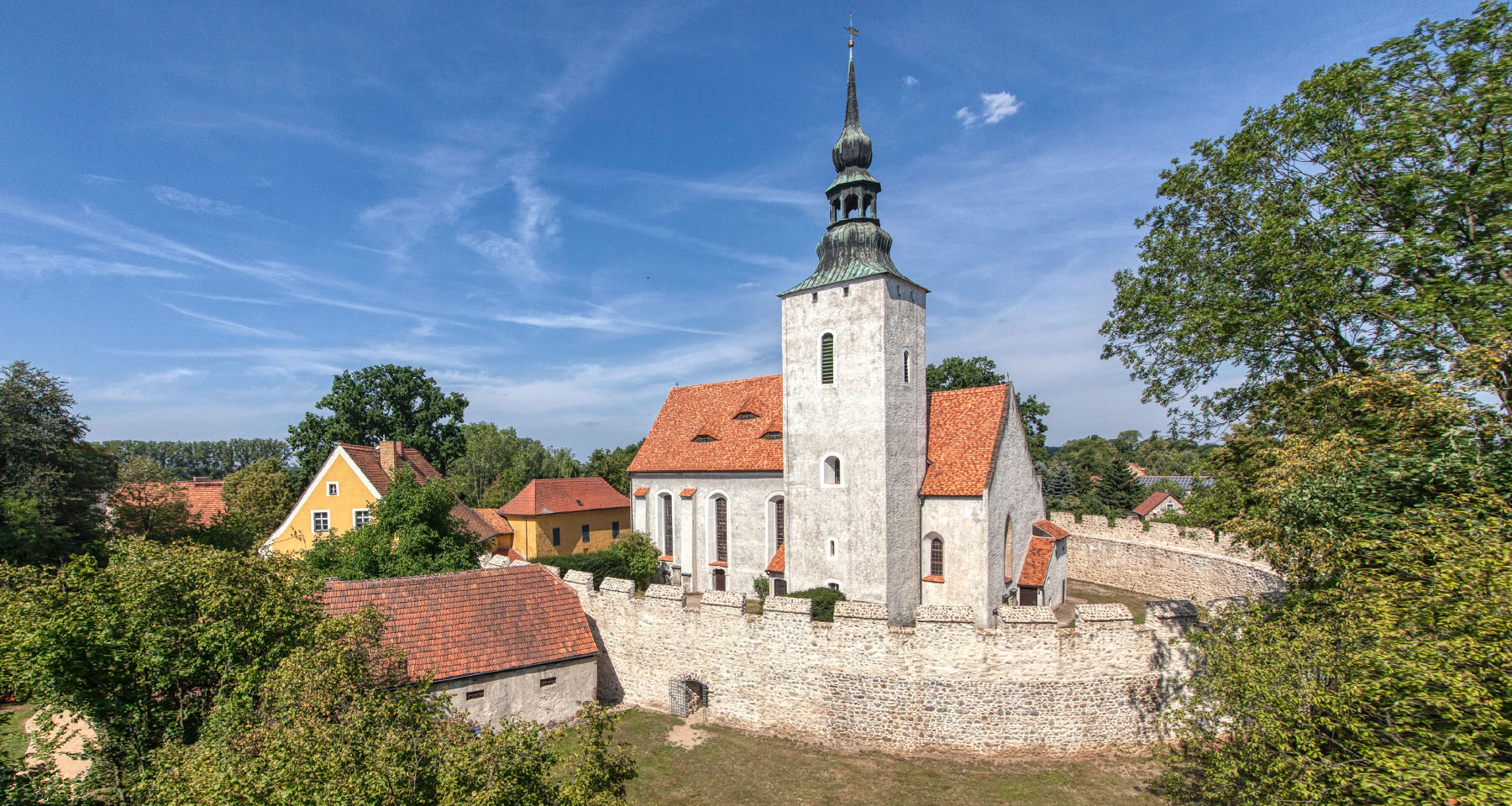 Wehranlage Horka mit Kirche